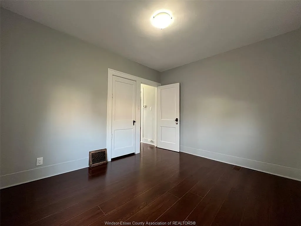 3 bed, $1,900 — Photo 3