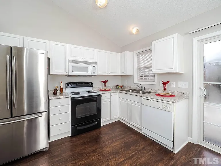 5117 Parkerwood Dr — Photo 10