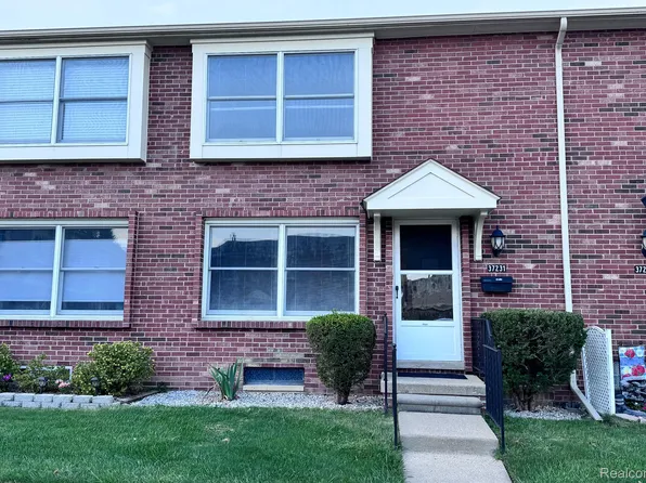 37231 Charter Oaks Blvd, Clinton Township, MI 48036