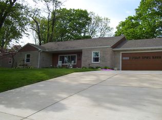 49 N Country Club Rd, Decatur, IL 62521