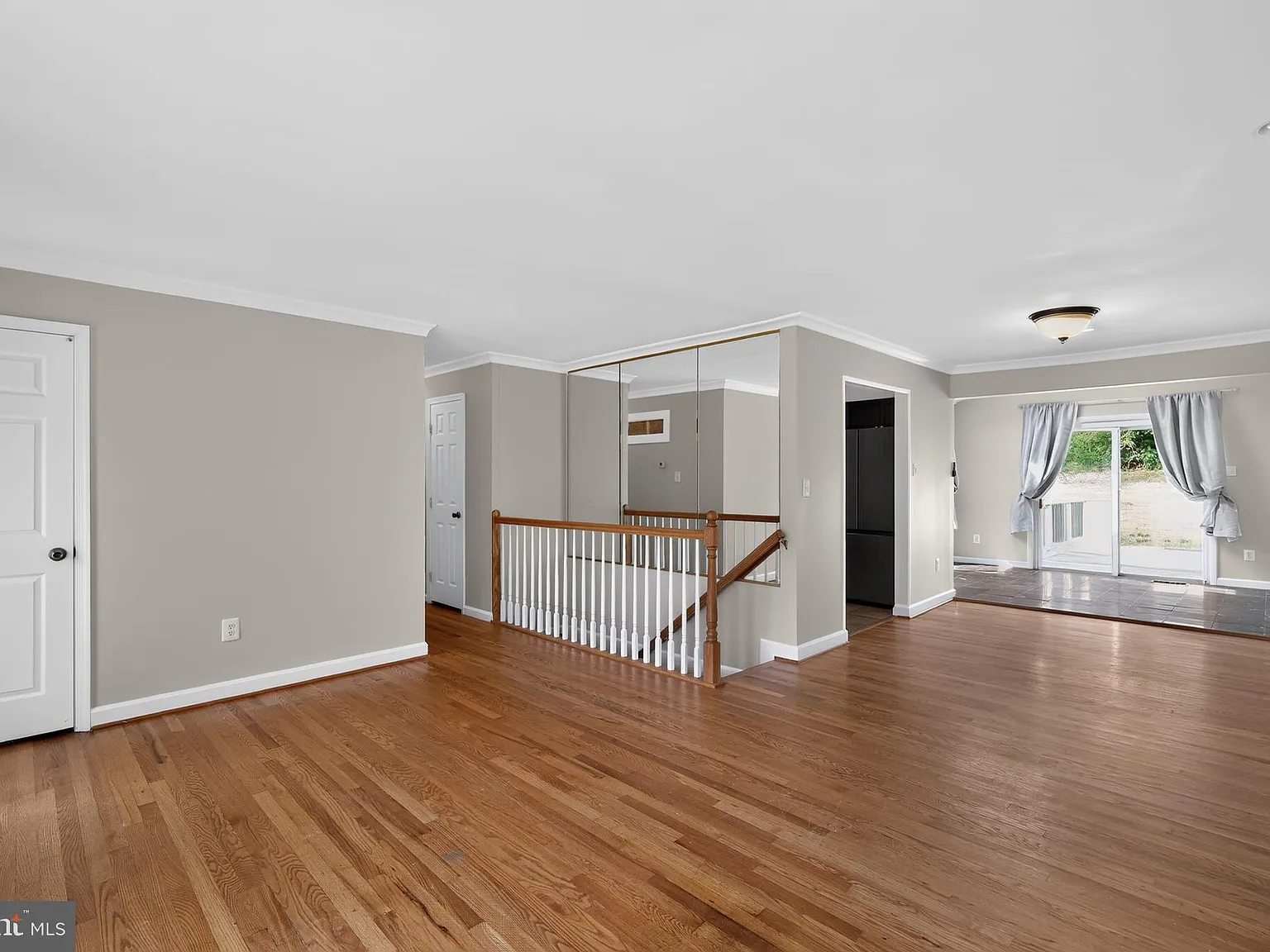 3 bed, 2.5 bath, 1484 sqft, $3,800 — Photo 2