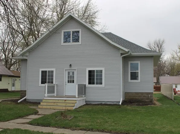 207 E Dakota Ave, George, IA 51237
