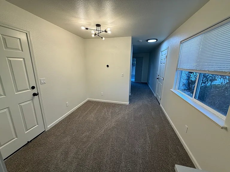 625 Sunny Ln #D — Photo 7