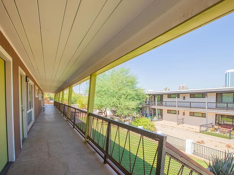 326 W Earll Dr — Photo 20