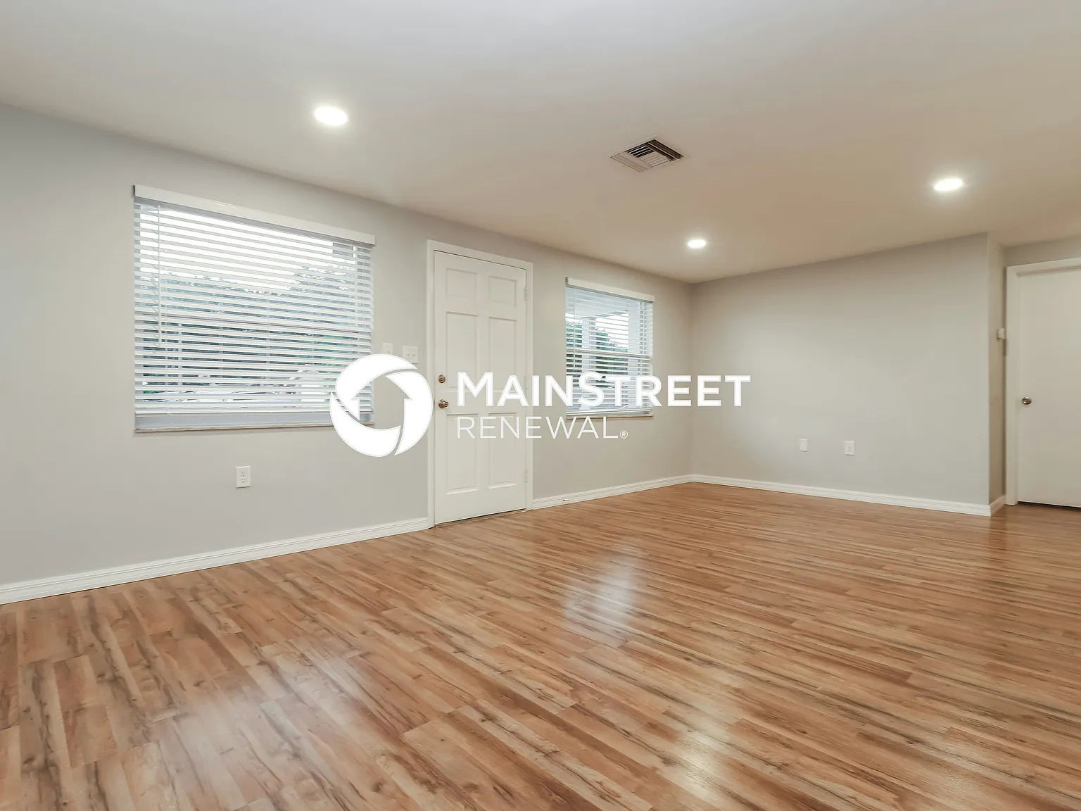 3040 Brompton Dr — Photo 2