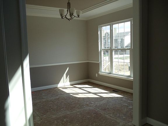2nd image of 416 Belleclaire Hl