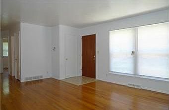 3rd image of 320 Eastwood Ln