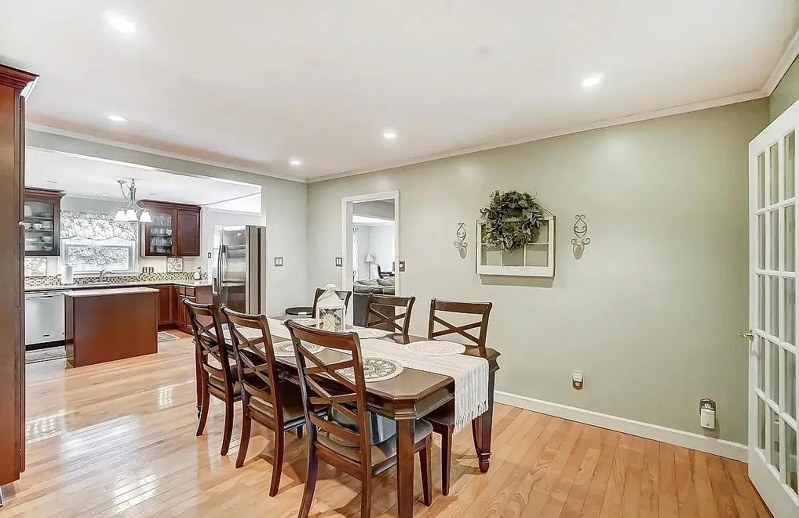 1666 Westbrook Cir — Photo 3