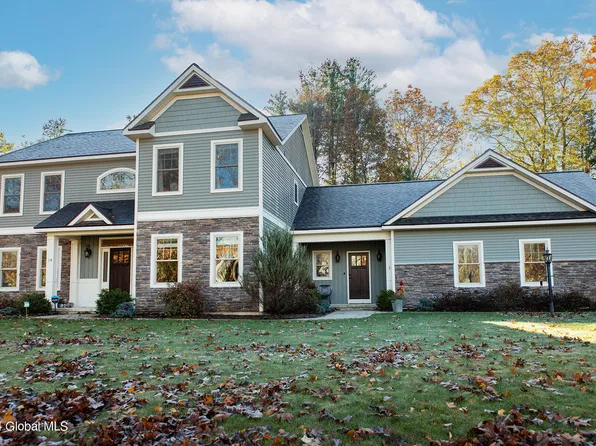 14 Foxhound Run, Saratoga Springs, NY 12866