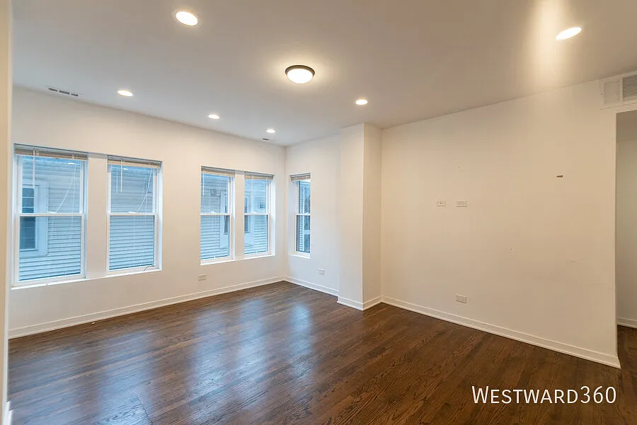 Available Now! 2bd/1bth With Wd & Central A/C In Edgewater! — Photo 4