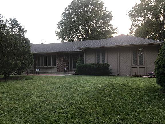 2nd image of 1700 Country Club Dr