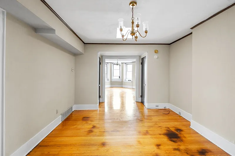 1 bed, 1.0 bath, 697 sqft, $1,200 — Photo 2