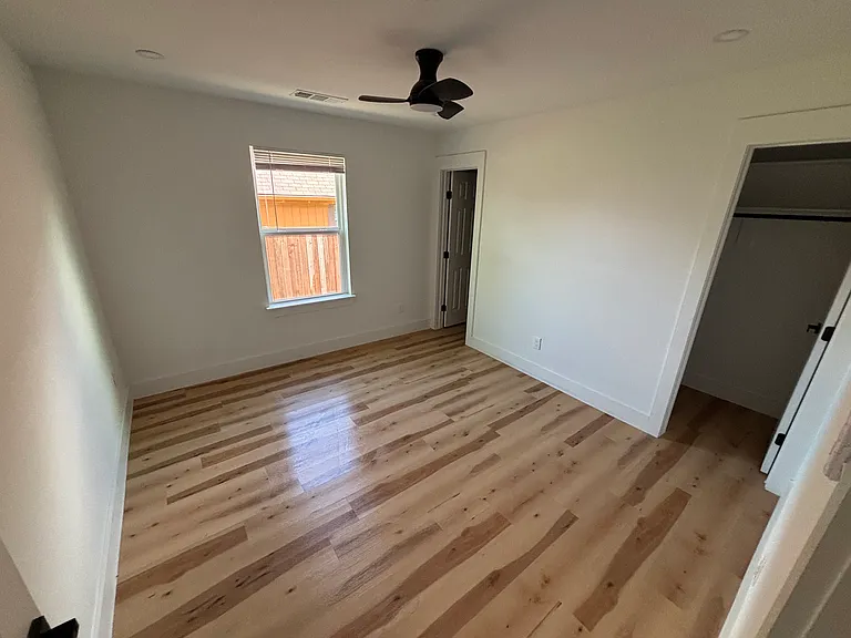 2210 Henry St #A — Photo 14