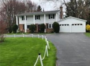 927 Embury Rd, Penfield, NY 14526