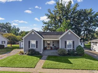 648 W Maple St, Nashville, IL 62263