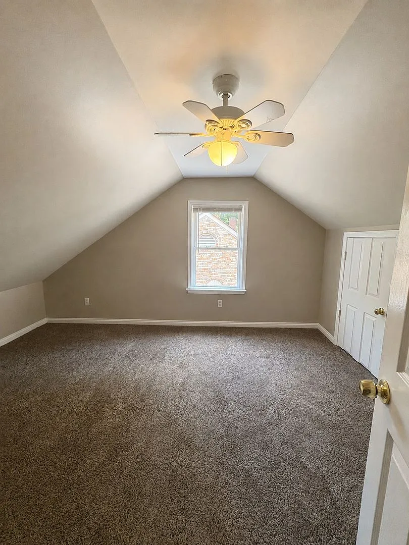 733 Golfview Drive | 4 Bedroom / 2 Bathroom Campus Rental — Photo 4