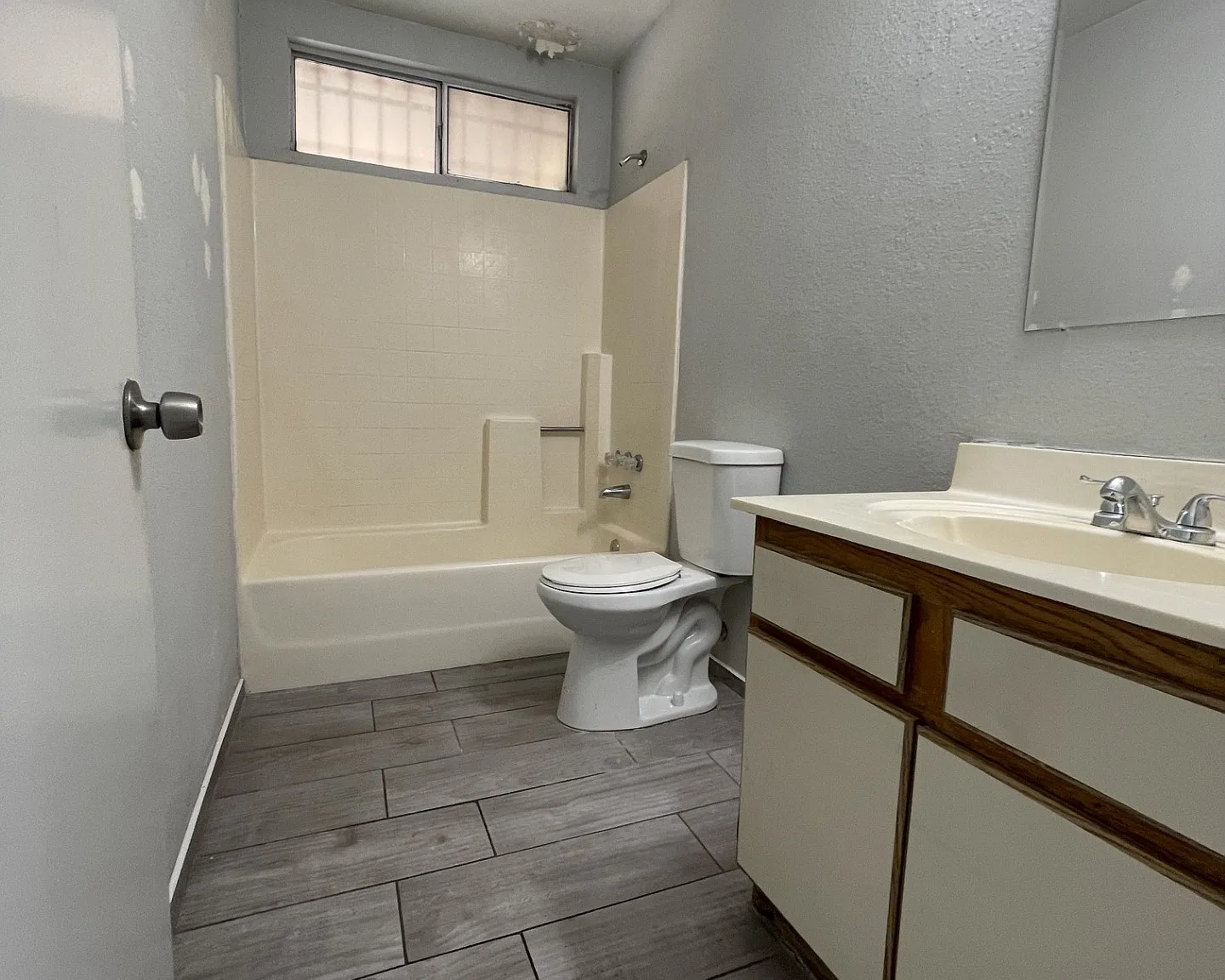3 bed, 1315 sqft, $1,900 — Photo 2