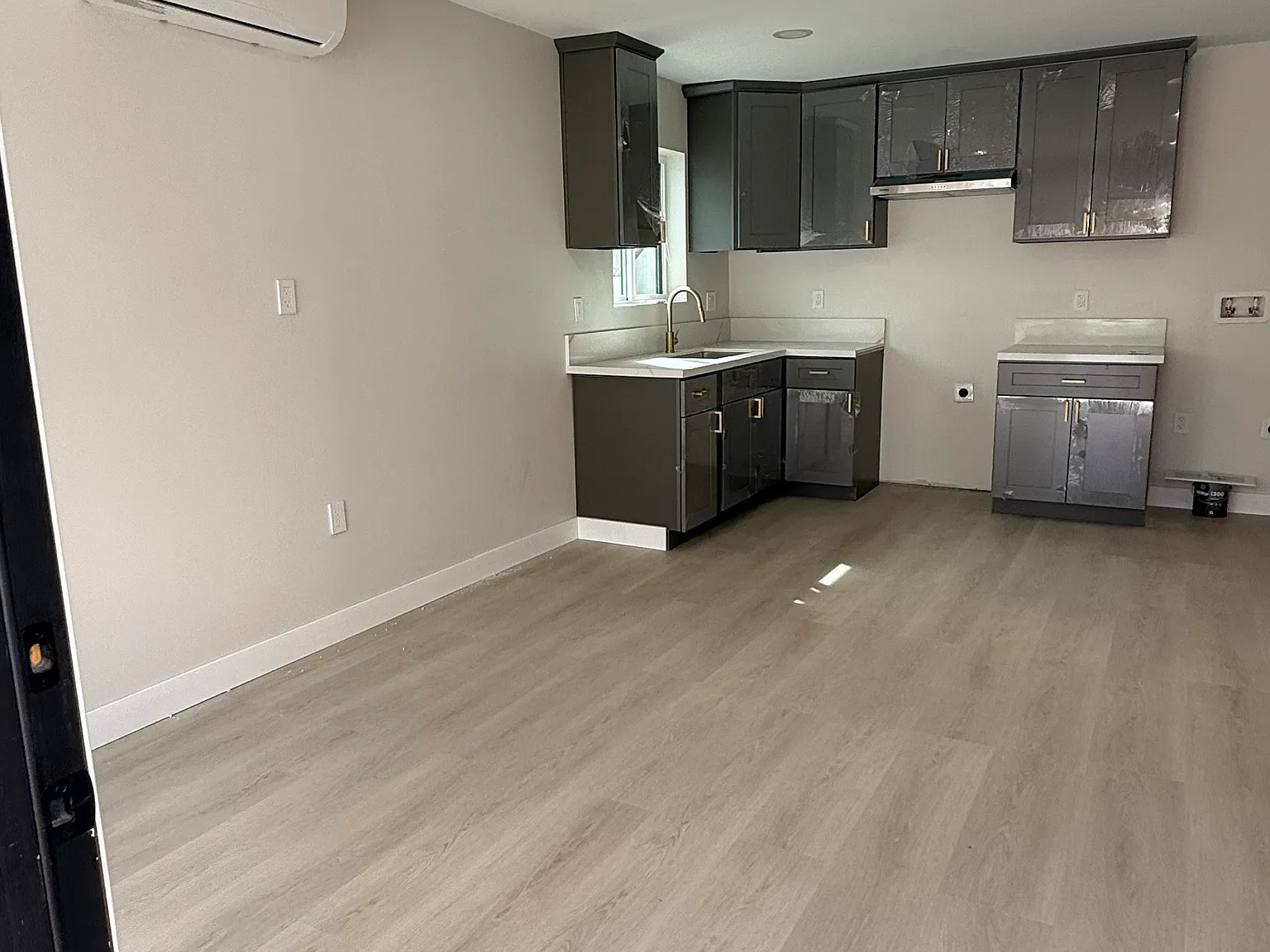 2128 Zoe Ave — Photo 2