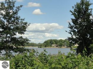 1053 Castle Dr, Weidman, MI