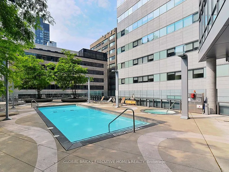 832 Bay St #501 — Photo 5
