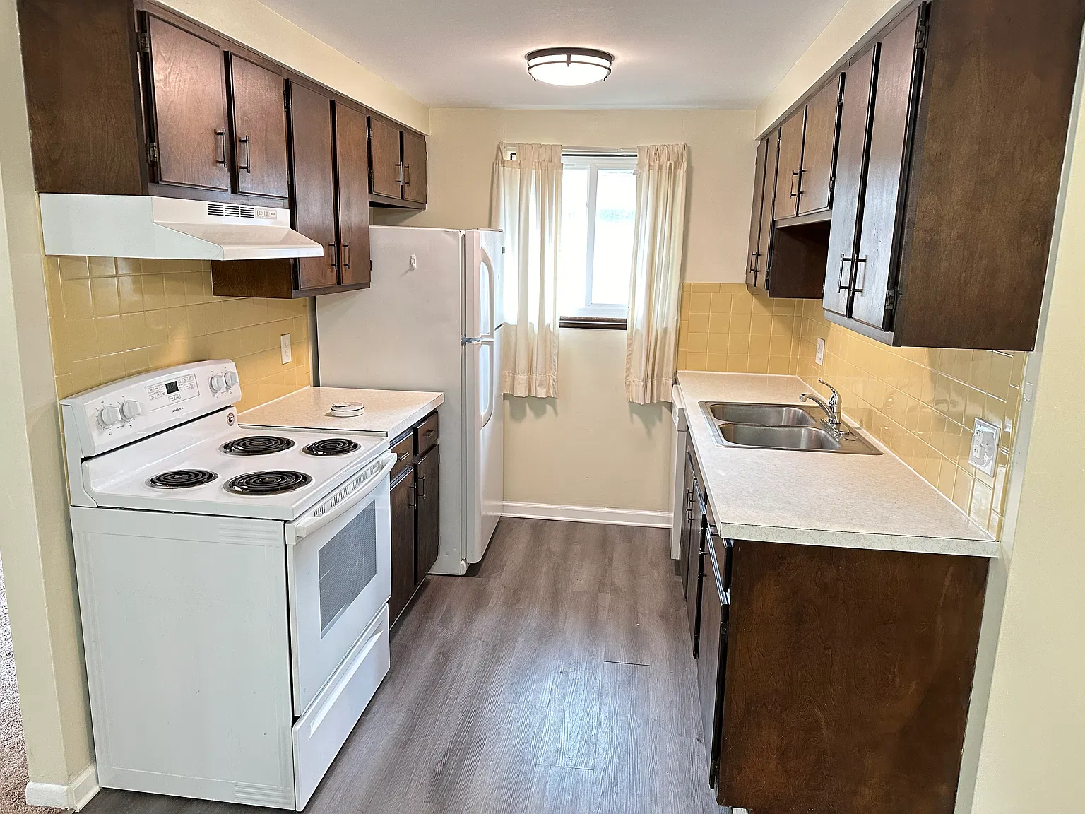 2 bed, 900 sqft, $1,135 — Photo 1