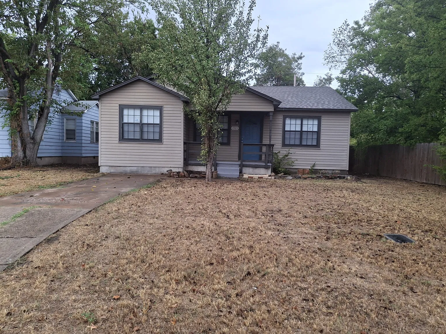 3 bed, 1200 sqft, $1,200 — Photo 1