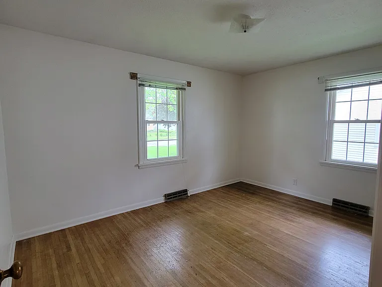 1309 Superior St — Photo 5