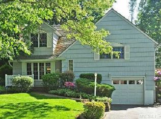 9 Roxbury Rd, Port Washington, NY 11050