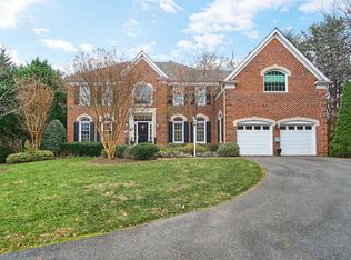 3709 Washington Woods Dr, Alexandria, VA 22309