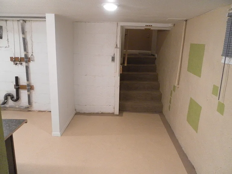 NW Washington St — Photo 31