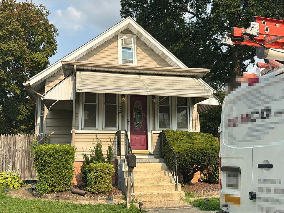 1st image of 32 University Ave