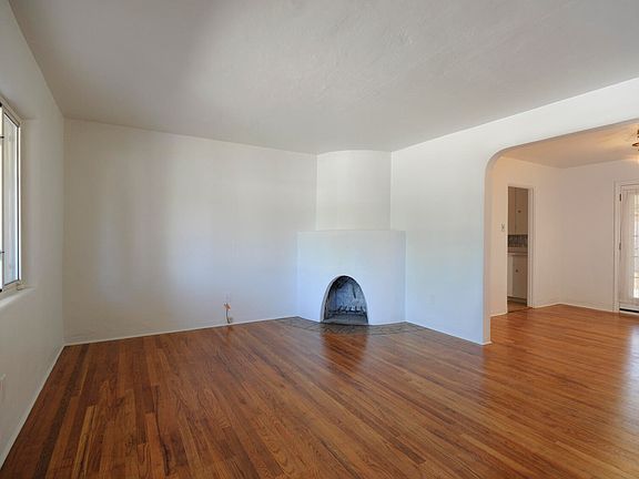 5th image of 222 Sierra Pl NE
