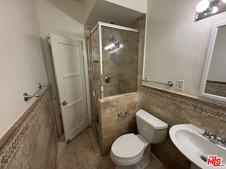 264 S Reeves Dr #101 — Photo 16