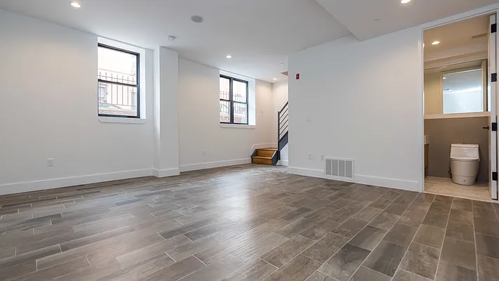 Rented by Nooklyn NYC LLC | media 41