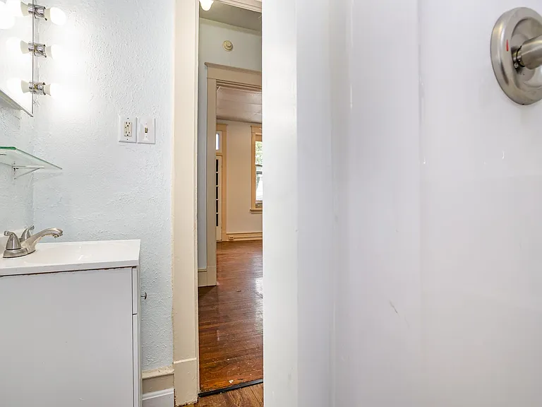 25 W Pomfret St — Photo 14