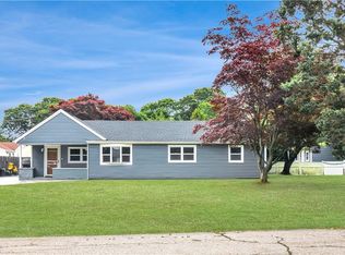 6 Sweeney Ln, Bristol, RI 02809