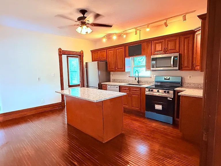 434 S Perry St — Photo 2