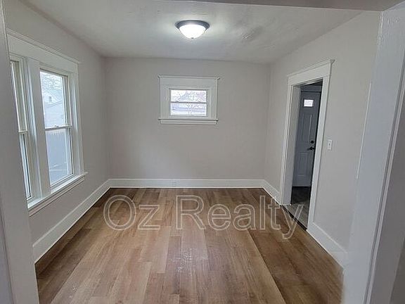 5th image of 20 E Lake St