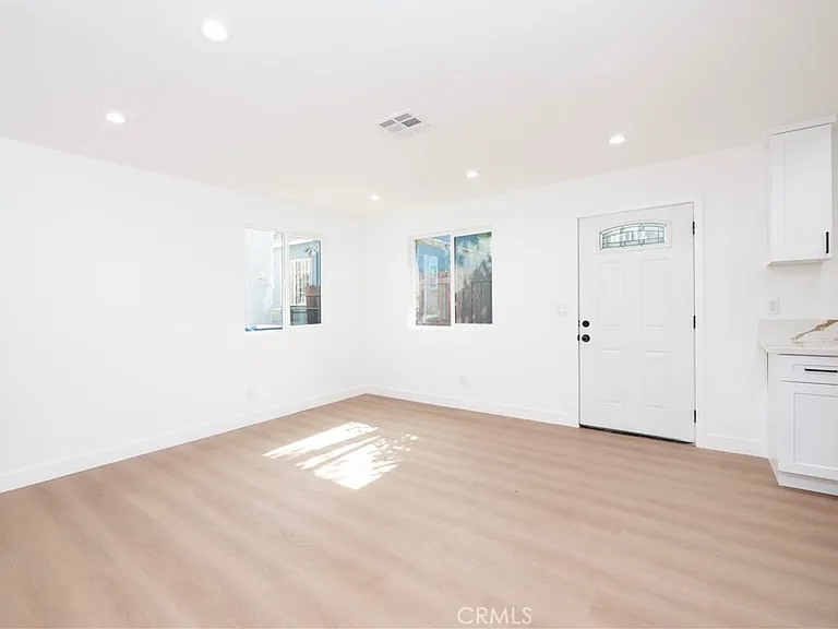 5739 S Saint Andrews Pl #1/2 — Photo 2