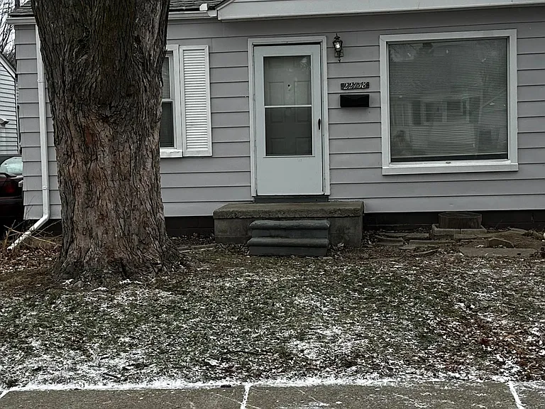22738 Sharrow Ave — Photo 1