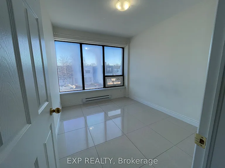 258 Lakeshore Rd E #202 — Photo 7