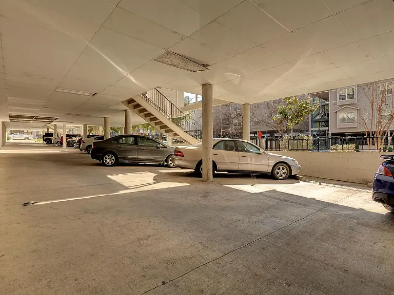 2500 Leon St #202 — Photo 15