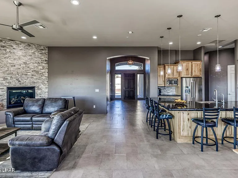 2520 Demaret Dr — Photo 11
