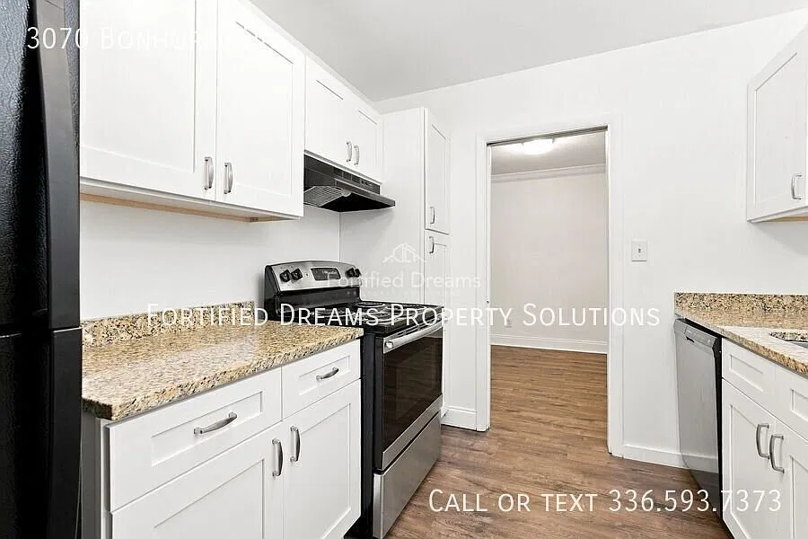 Charming & Spacious Condo W/ Sunroom - New Lower Price!! — Photo 3