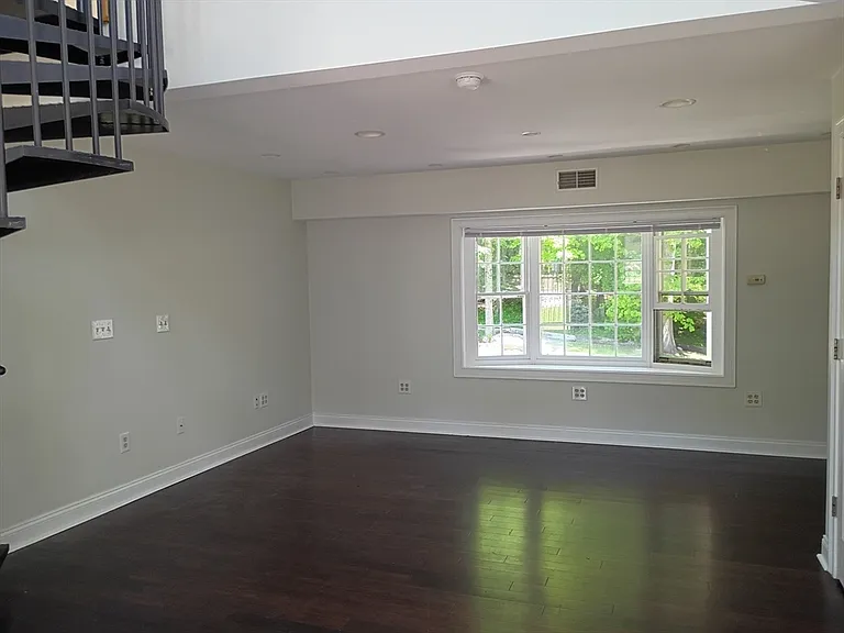 106R Main — Photo 8