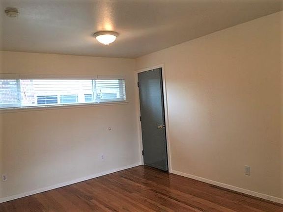 5th image of 310 Bellevue Ave E APT D