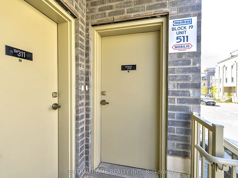130 Honeycrisp Cres #Townhouse 312 — Photo 2