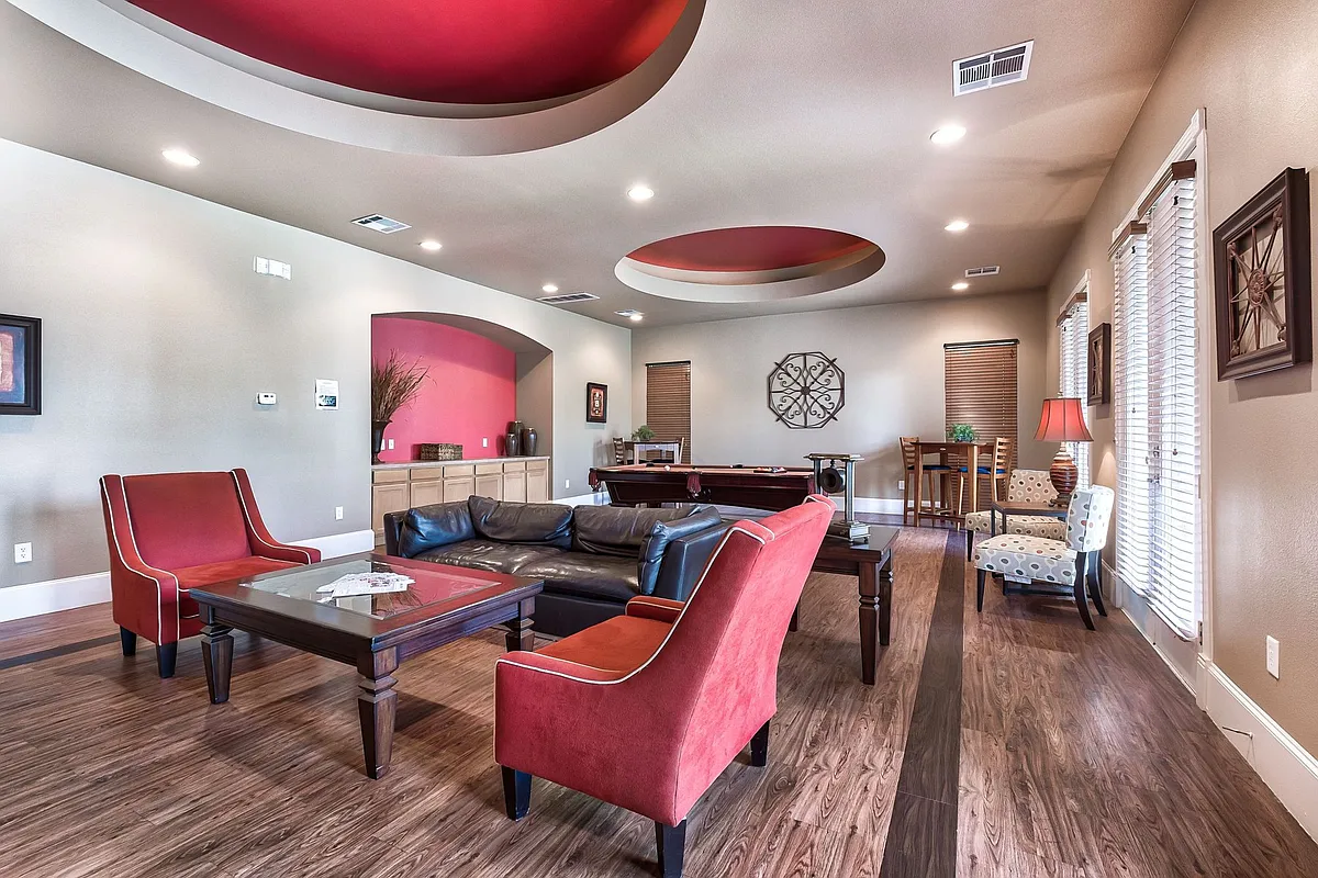 Building Photo - Saddle Creek
