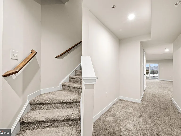 220 Chase Dr — Photo 30