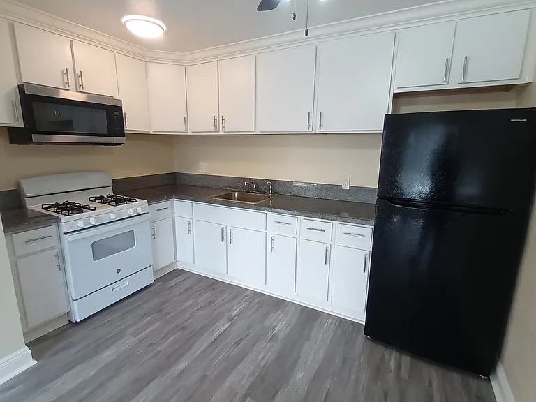 2501 Edison Ave #15 — Photo 8